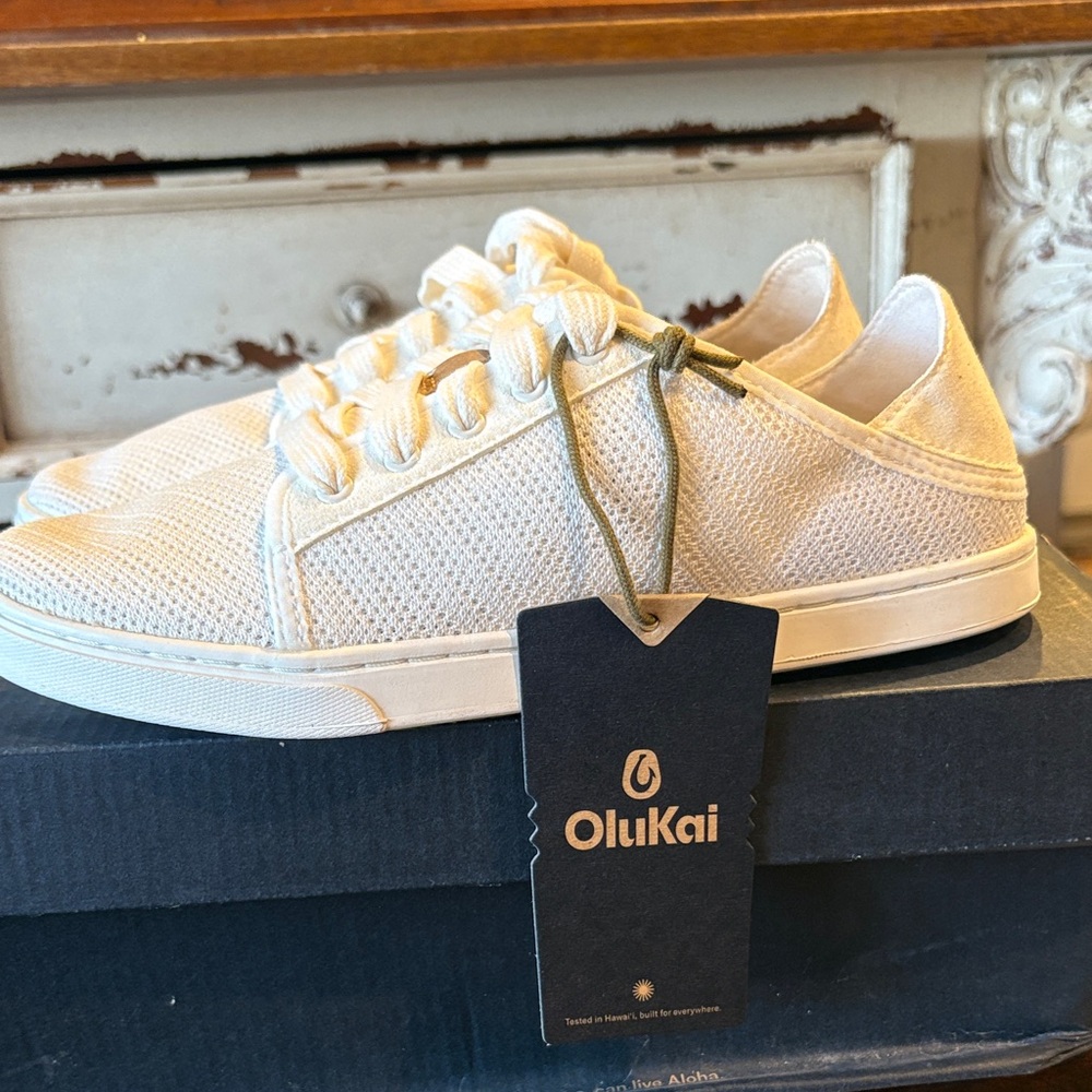 OLUKAI Pehuea Li Convertible Sneaker size 6